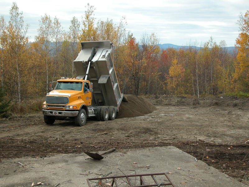 Construction de la cabane publique, 2004–2005