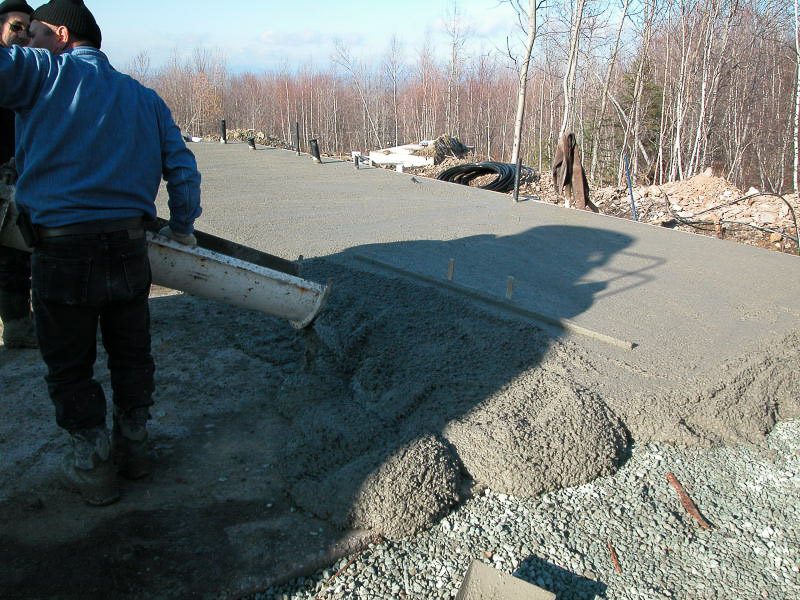 Construction de la cabane publique, 2004–2005
