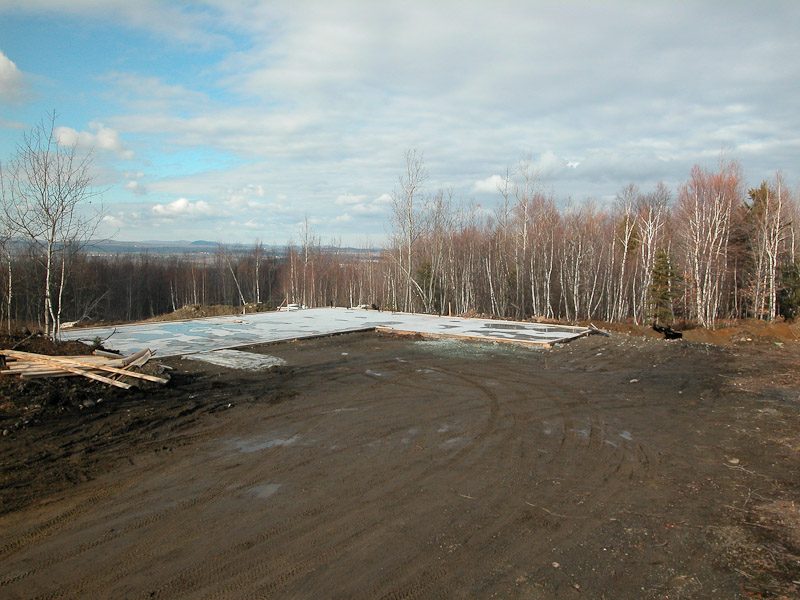 Construction de la cabane publique, 2004–2005