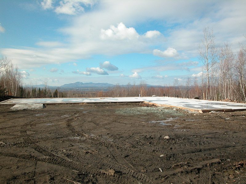 Construction de la cabane publique, 2004–2005