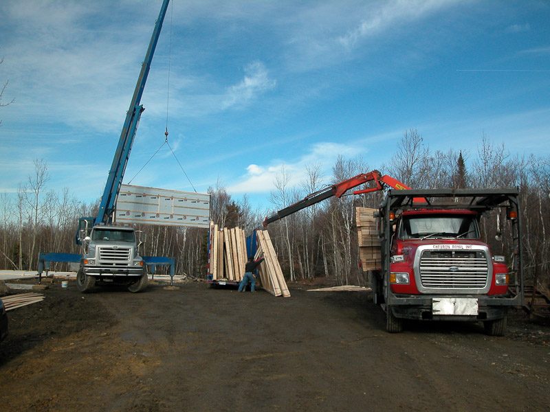 Construction de la cabane publique, 2004–2005