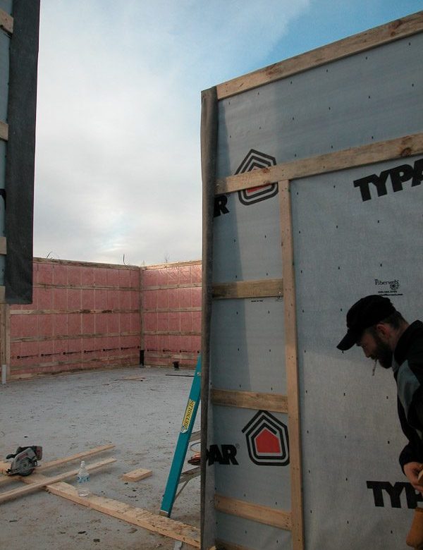 Construction de la cabane publique, 2004–2005