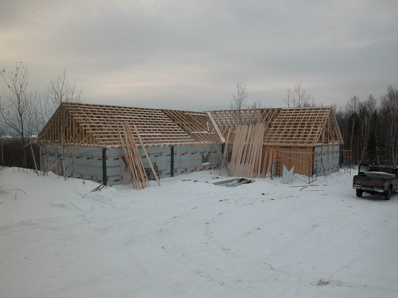 Construction de la cabane publique, 2004–2005