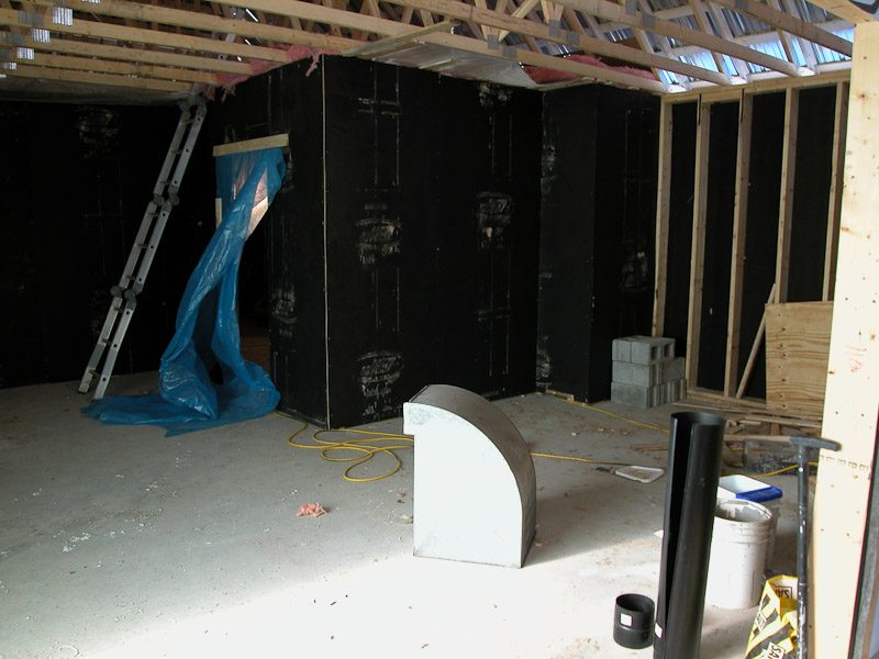 Construction de la cabane publique, 2004–2005