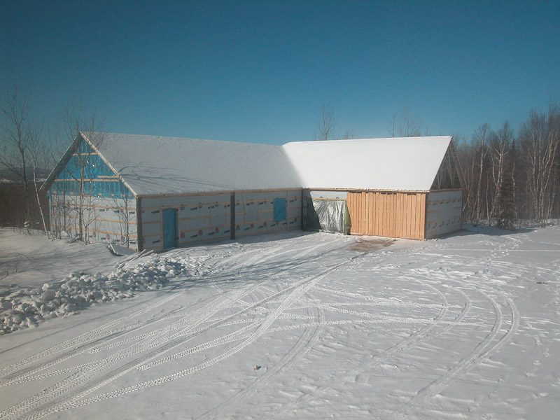 Construction de la cabane publique, 2004–2005